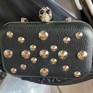 Skull clutch